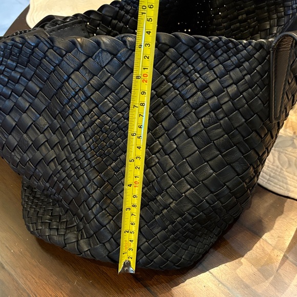 🖤Etienne Aigner Black Woven Leather inside zip pouch & open slots shoulder bag - Picture 11 of 11